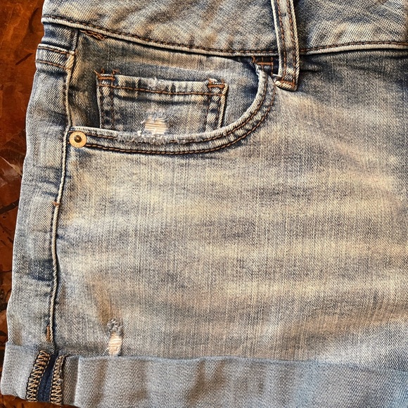 Express Size 8 Stretch Shortie Relaxed Low Rise Jean Shorts - Picture 2 of 7